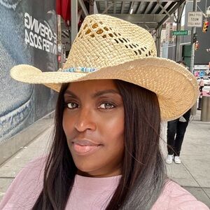 Meet your Posher, Shirley